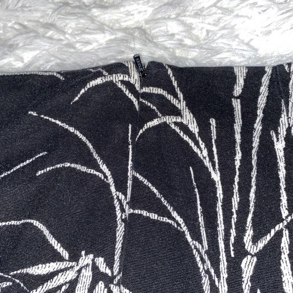 EUC Talbots Capri Printed Pants in Black and White Side Zip - Picture 4 of 7